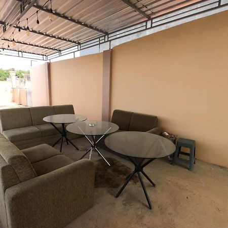 Innbox Hostel Sorong Eksteriør billede