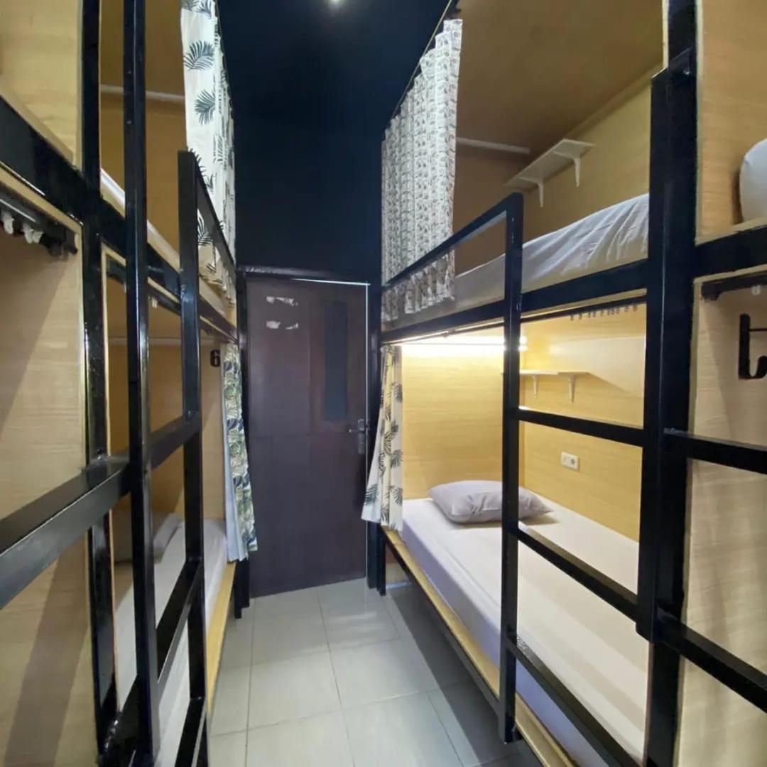 Innbox Hostel Sorong Eksteriør billede