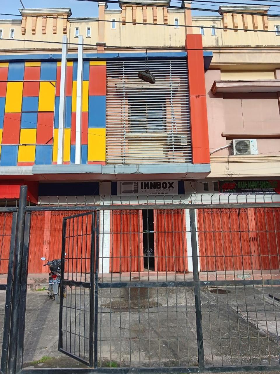 Innbox Hostel Sorong Eksteriør billede