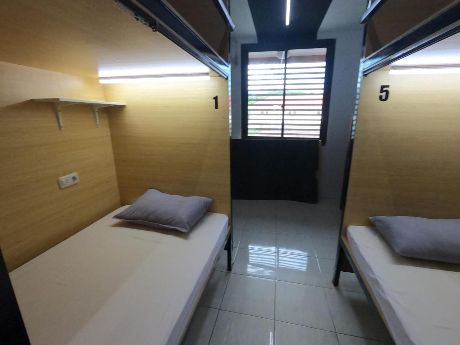 Innbox Hostel Sorong Eksteriør billede