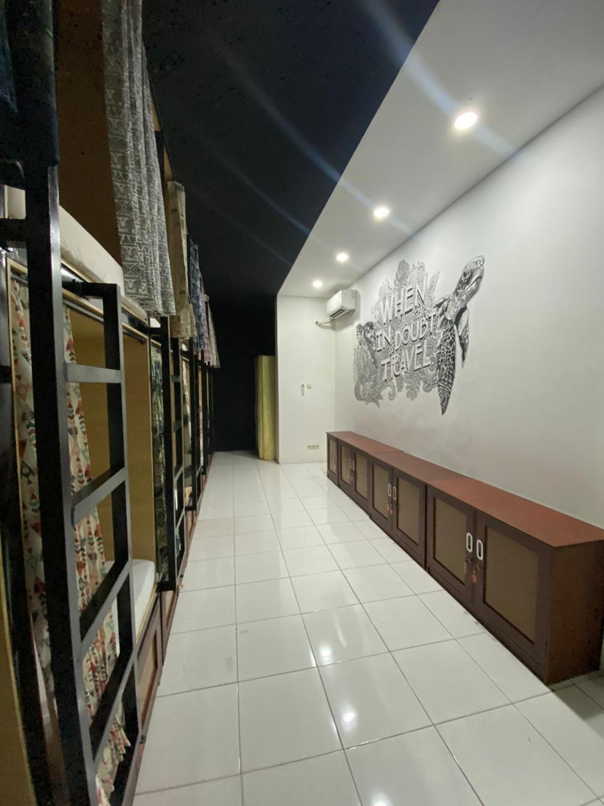 Innbox Hostel Sorong Eksteriør billede