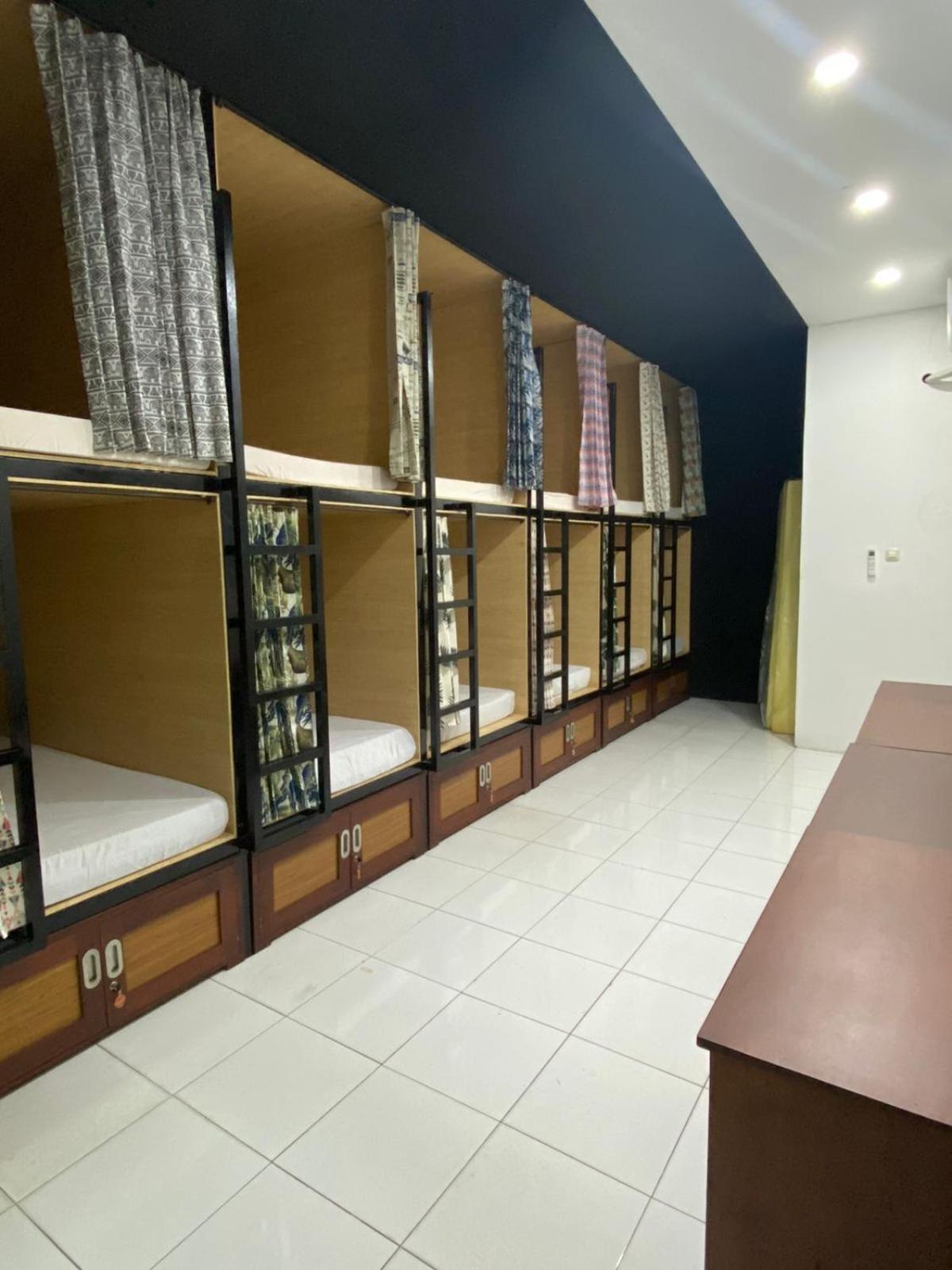 Innbox Hostel Sorong Eksteriør billede